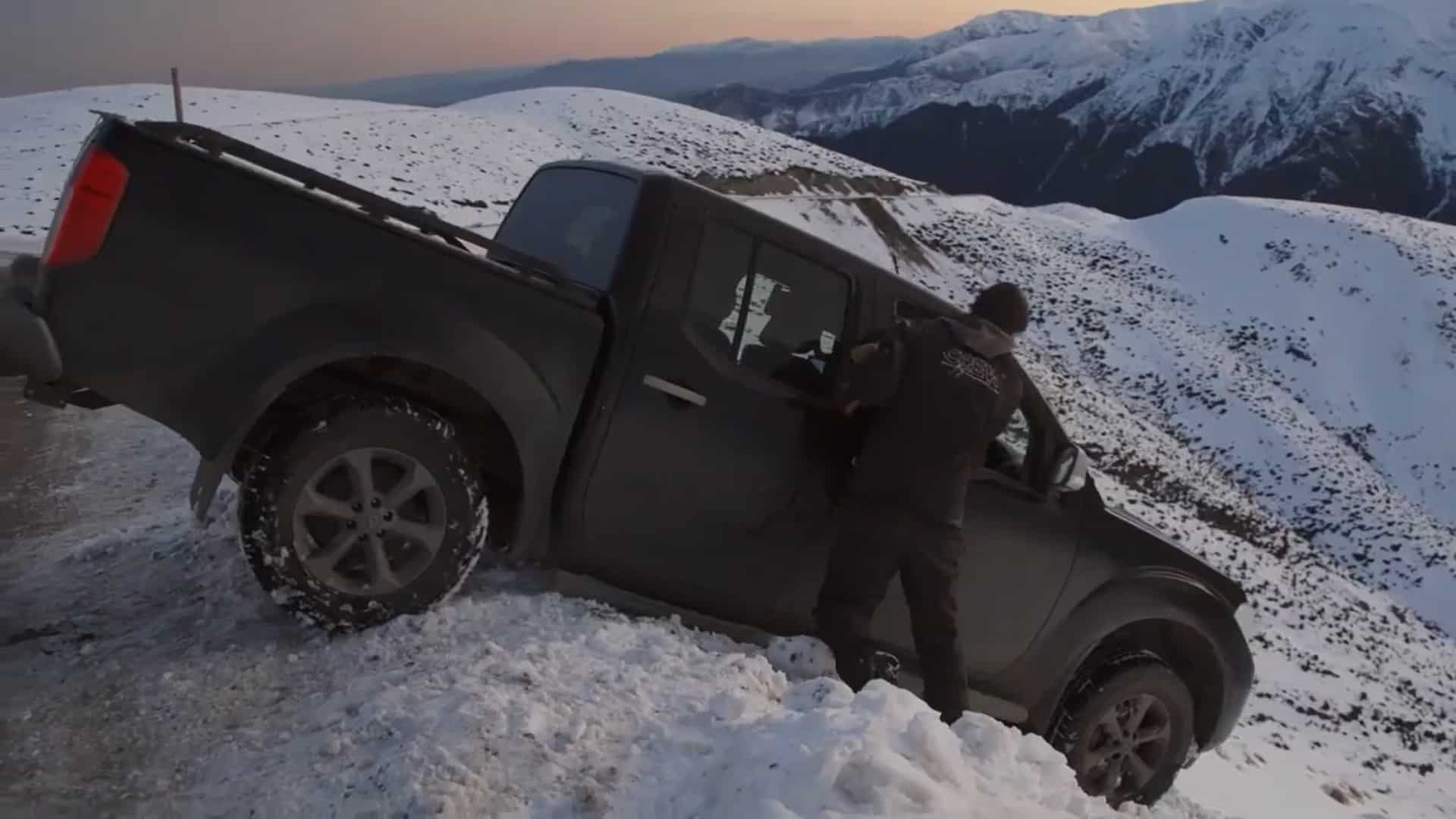 Mt Hutt Rescue: A man gets stuck with his truck in the middle of a mountain