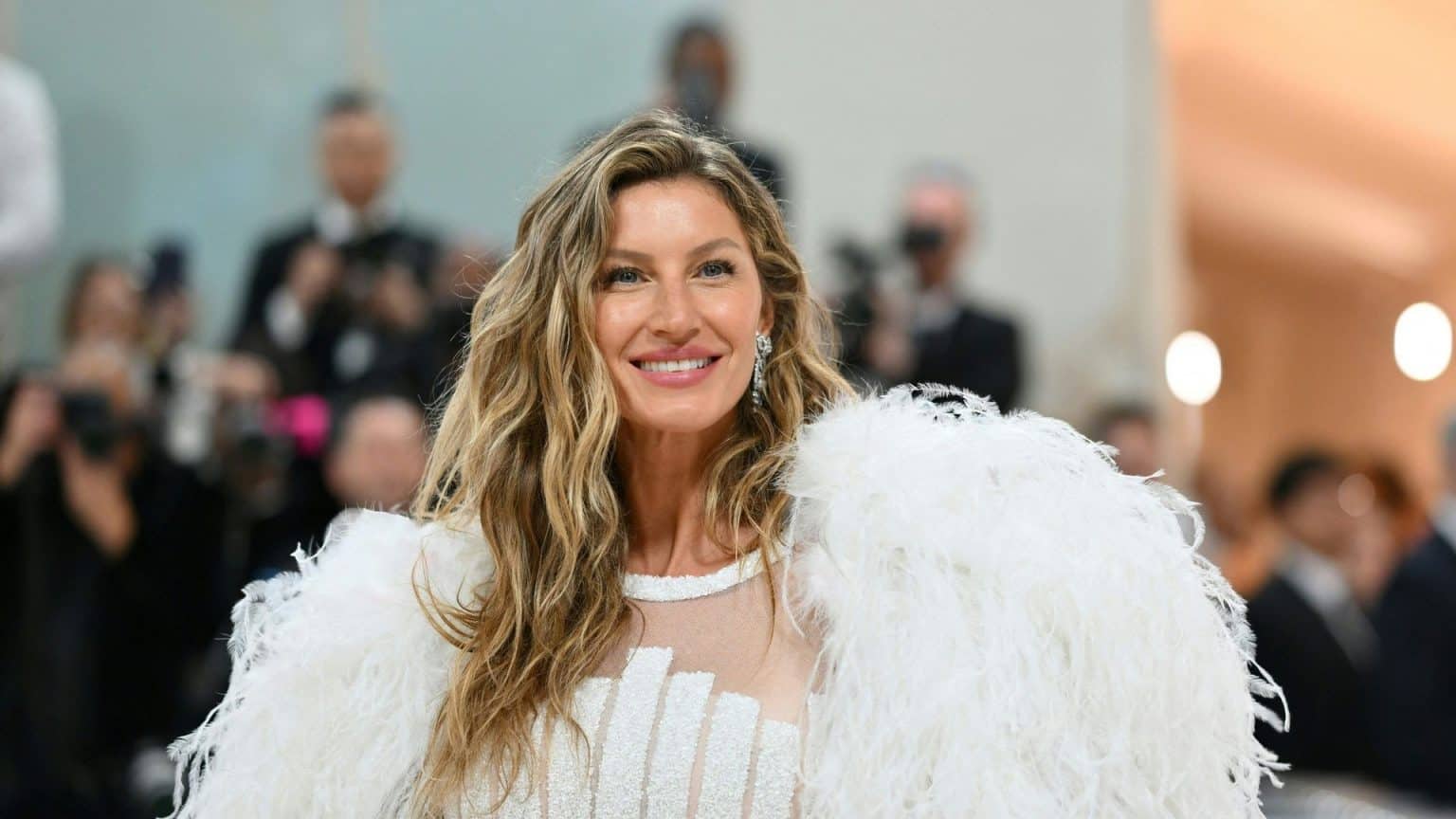 Gisele Bundchen Met Gala 2023 All About The Look OtakuKart