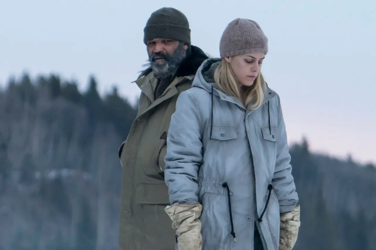 Jeffrey Wright and Riley Keough in the movie, Hold The Dark (Credits: Netflix)