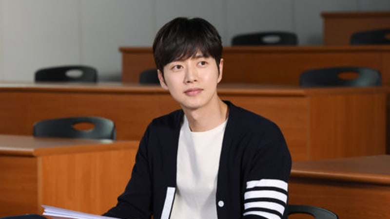 Park Hae Jin playing the role of a supporting character in Cheese in the Trap