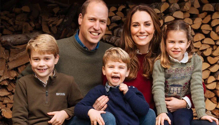 El príncipe William y la princesa Kate con sus tres hijos