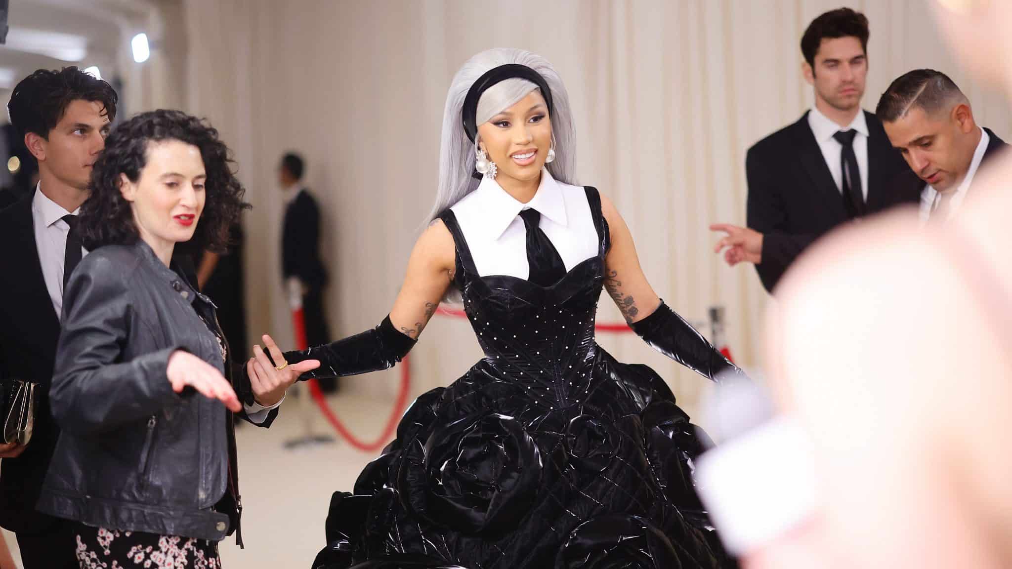 Cardi B's Black And White Outfit Gave Tribute To Karl Lagerfeld In The ...