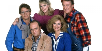 Why Did Jennifer Holmes Leave Newhart