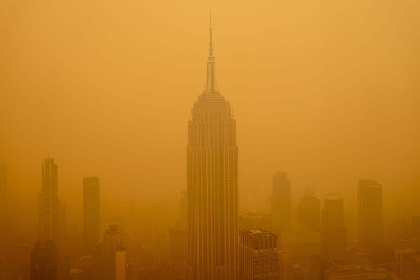 Thành phố New York chìm trong khói