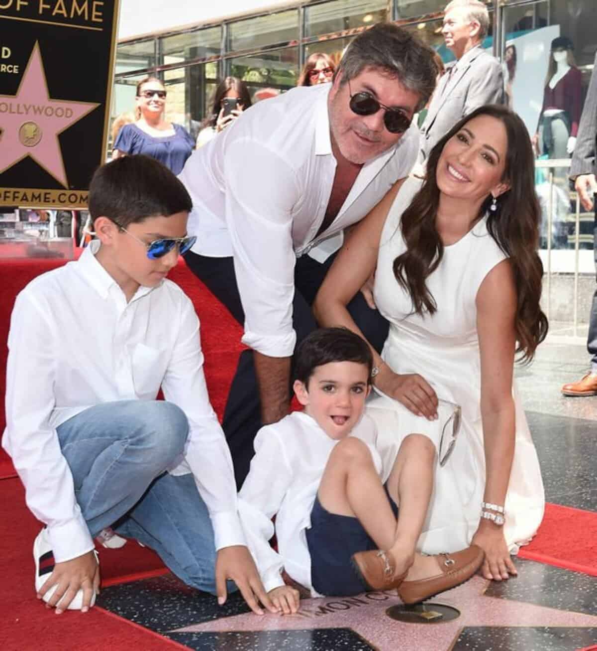 Simon Cowell along with his family 