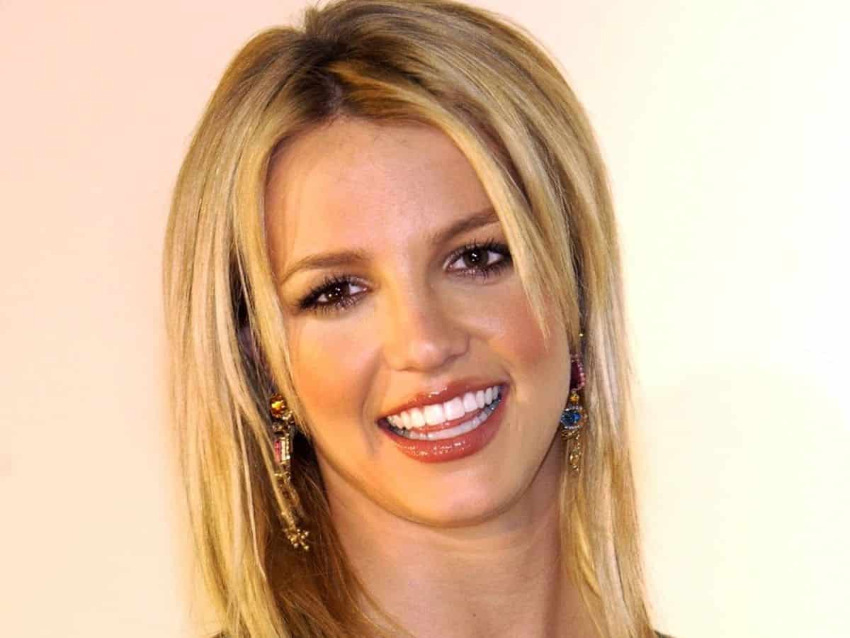Britney Spears Teeth Before and After - OtakuKart