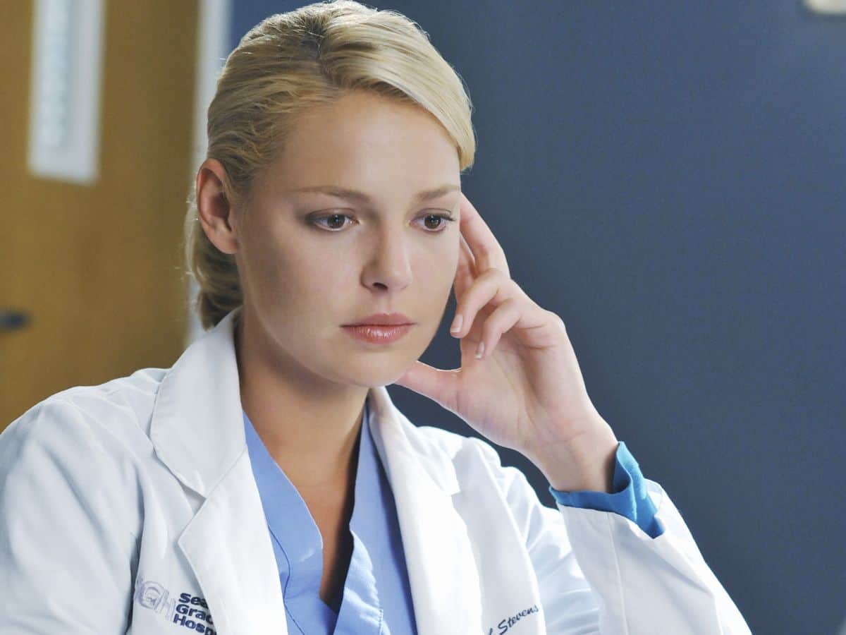 Katherine Heigl como Dra.  Izzie Stevens en Anatomía de Grey.
