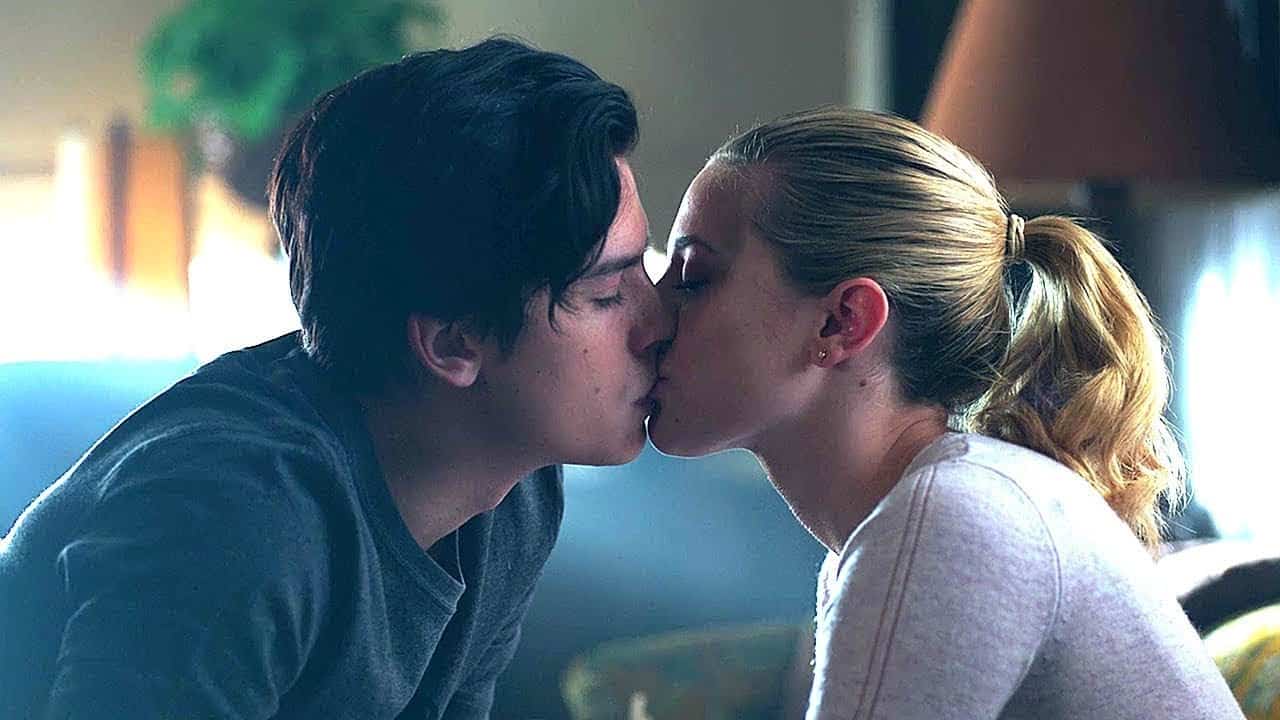 betty and jughead in Riverdale