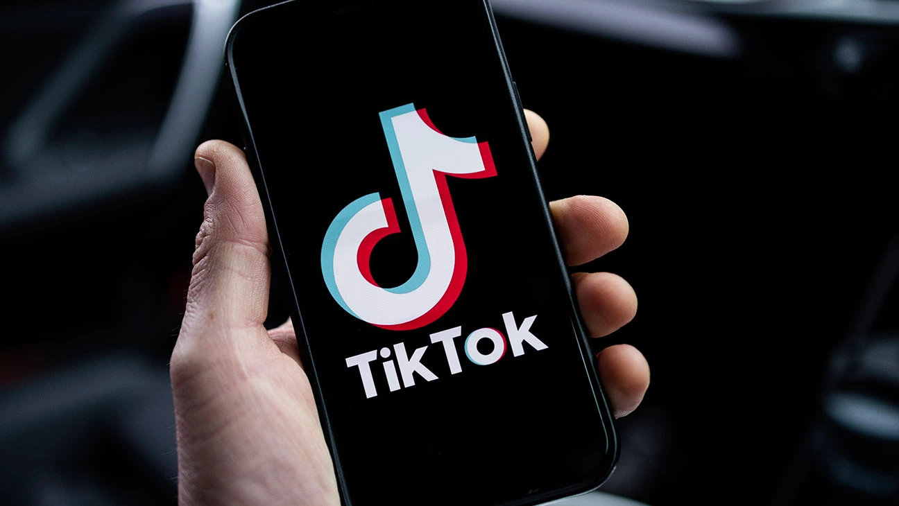 TikTok, het social media platform dat de wereld aan je telefoonschermen heeft gekluisterd.