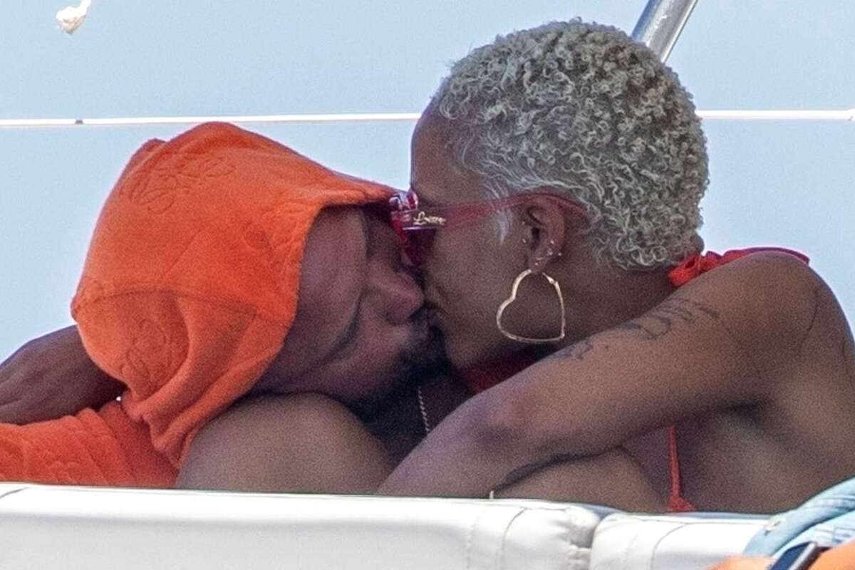 Doja Cat And Jeffrey Cyrus Sharing A Kiss On Yacth In Mexico