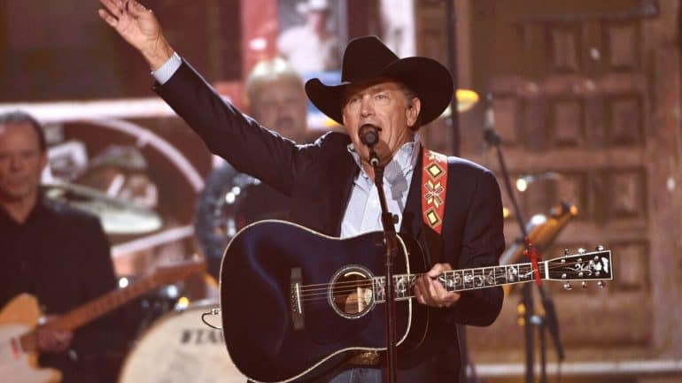 Timeless Hits, Endless Applause: George Strait Reigns Supreme at Iconic Nashville Stadium