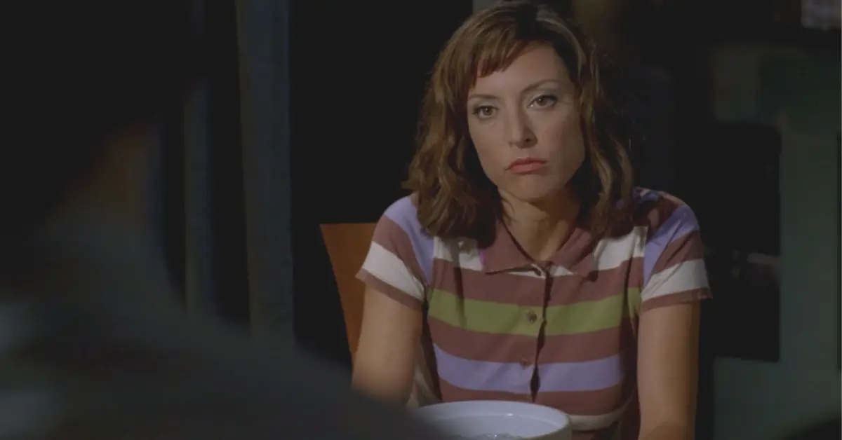 Una joven Lola Glaudini como Elle Greenaway en Criminal Minds. 