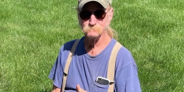 How Old Is Johnny Jett on Barnwood Builders?