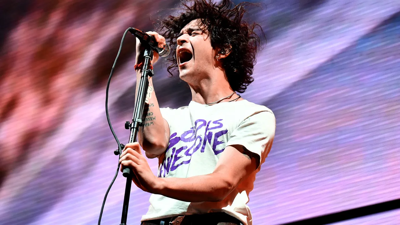 Matt Healy's Witty reaction to his Malaysian ‘Ban’ During Lollapalooza Performance.