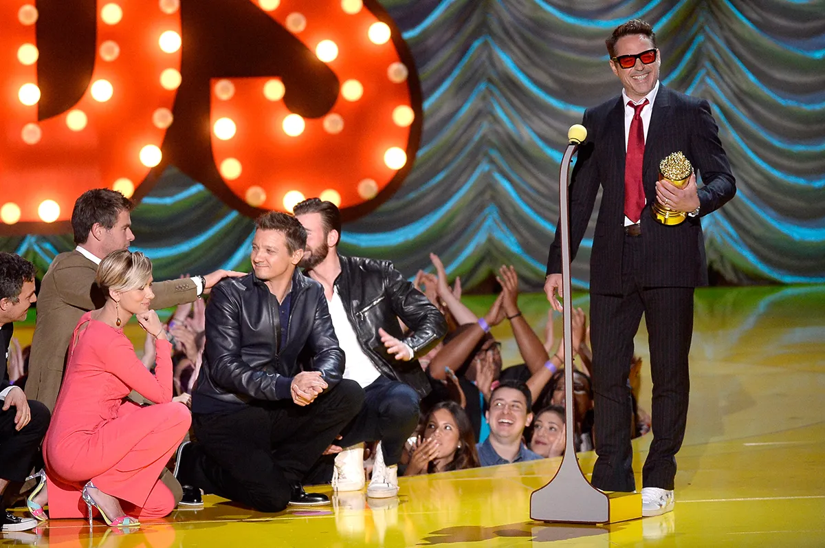 Robert Downey Jr. with the Avengers cast at the MTV Movie Awards show (Credits: Vanity Fair)