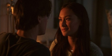 Lola Tung as Isabel "Belly" Conklin And Christopher Briney as Conrad Fisher In TSITP