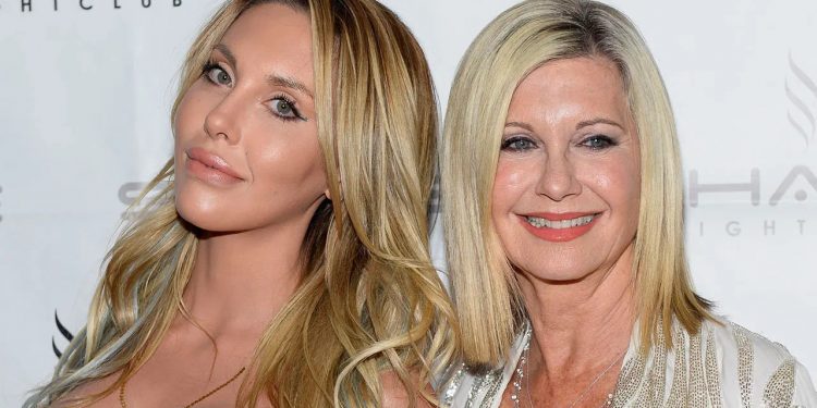 Olivia Newton Johns Daughter Chloe Lattanzi Still Finds Her Mom Around Her As Mysterious Blue 1827