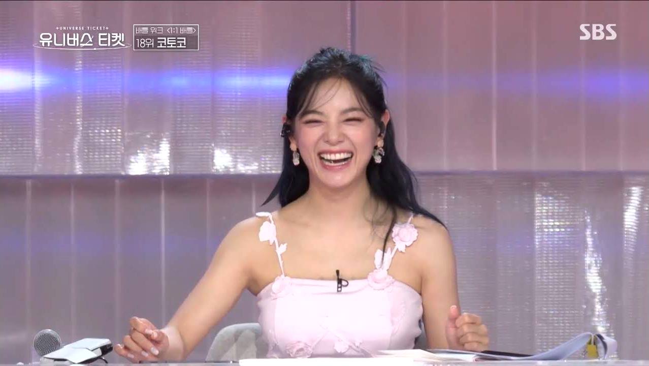 Kim Sejeong as one of the panel members of the show, Universe Ticket (Credits: SBS)