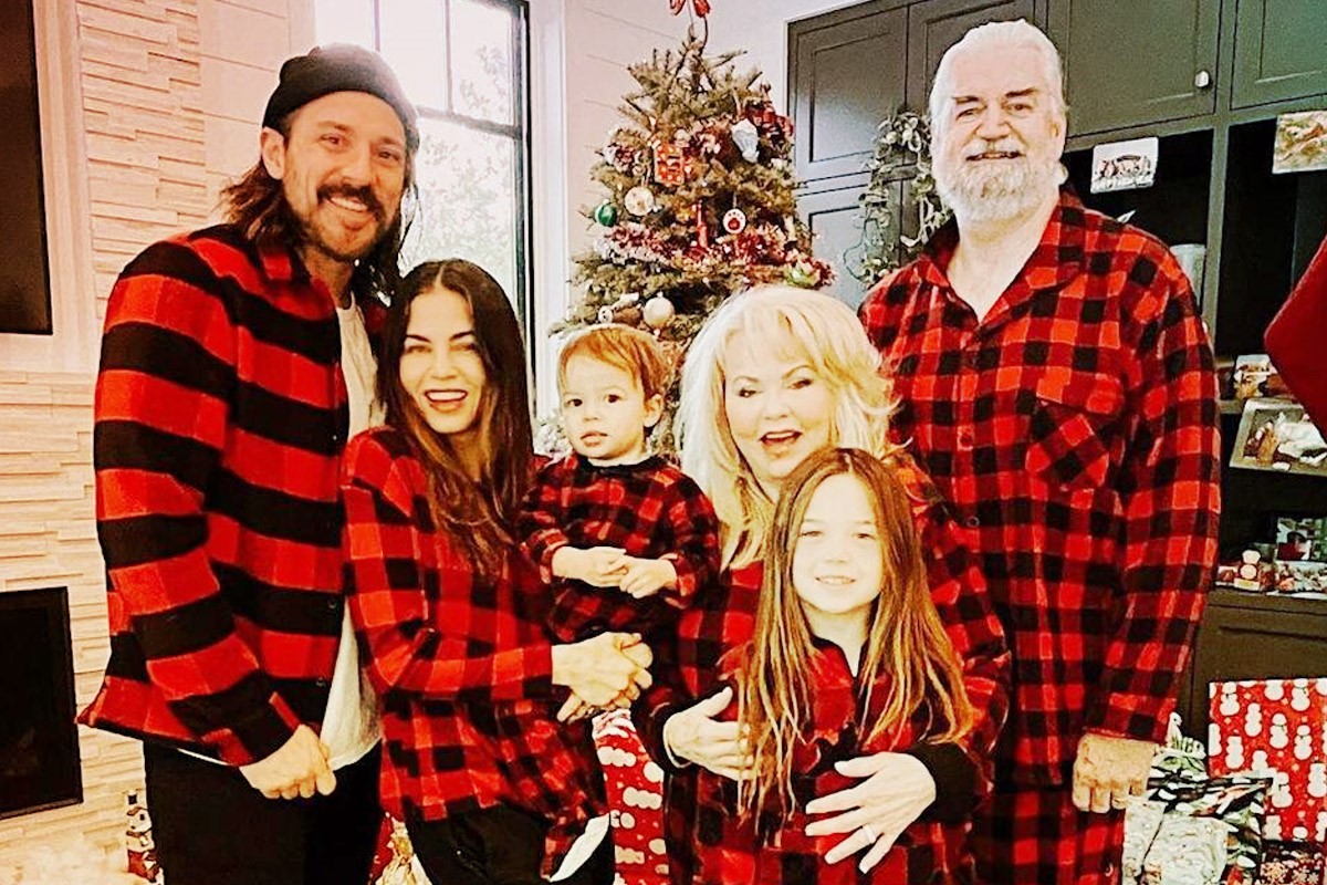 Jenna Dewan with Family for last years Christmas