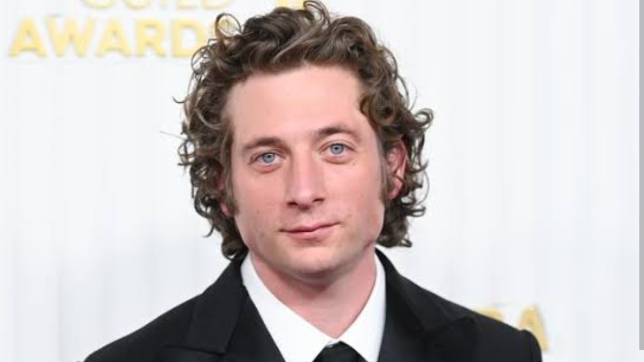 Are Rosalia And Jeremy Allen White Dating? 