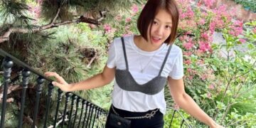 Lee Si Young's New Visible Innerwear Look Received Mixed Reactions From Her Fans