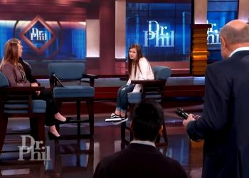 A still cut from Season 17 Episode 101 of Dr. Phil (Credits: CBS)