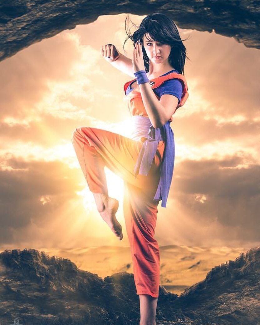 Female Goku Cosplay From Dragon Ball