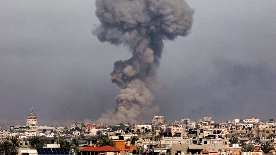 Gaza City continues to suffer as peace talks lengthen (Credits: CNBC)