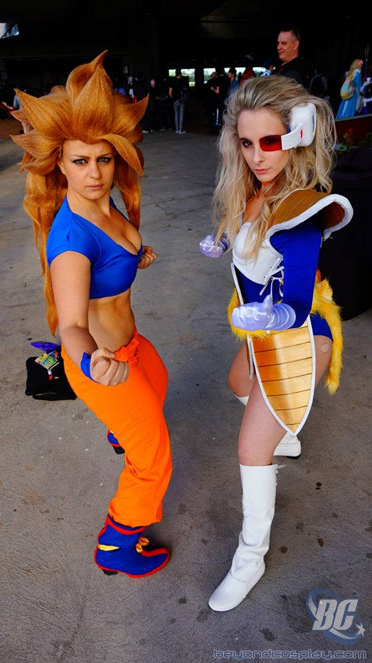 Female Goku Cosplay From Dragon Ball