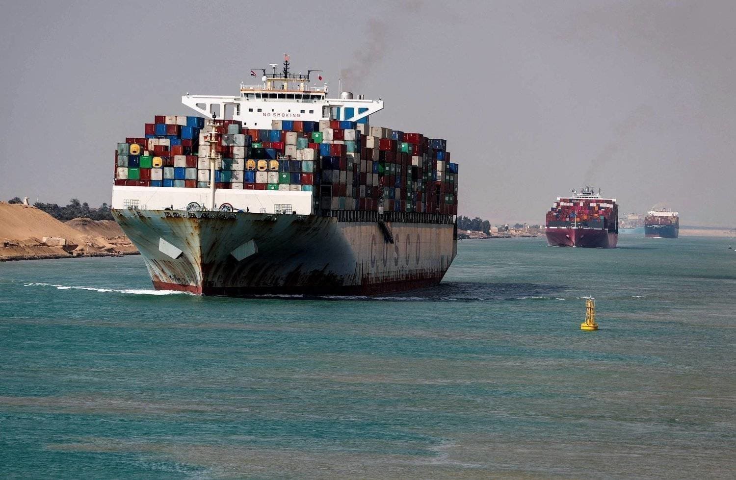 Maersk vessels retreat as explosions occur (Credits: Asharq Al Awsat)