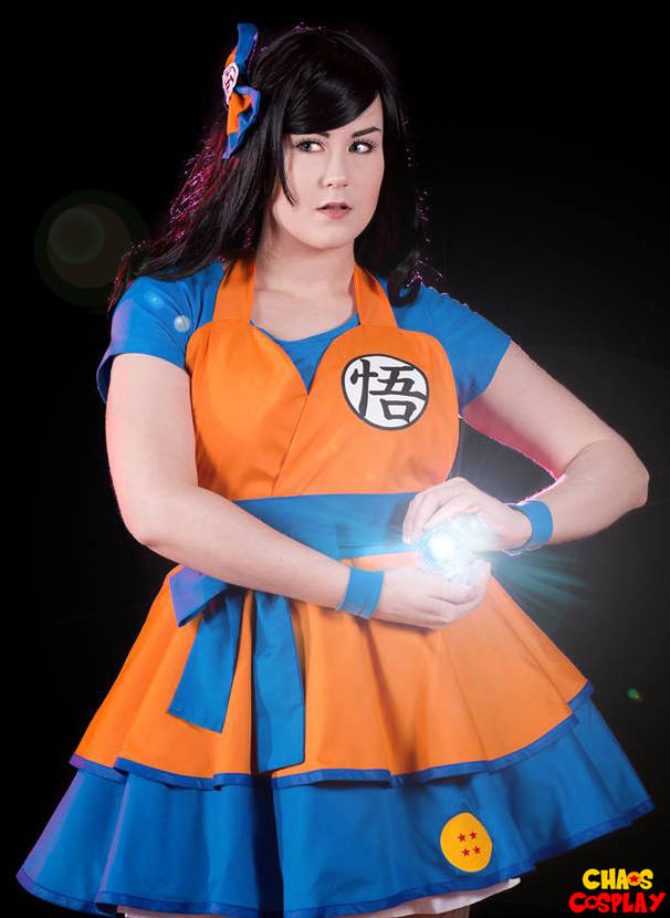 Female Goku Cosplay From Dragon Ball