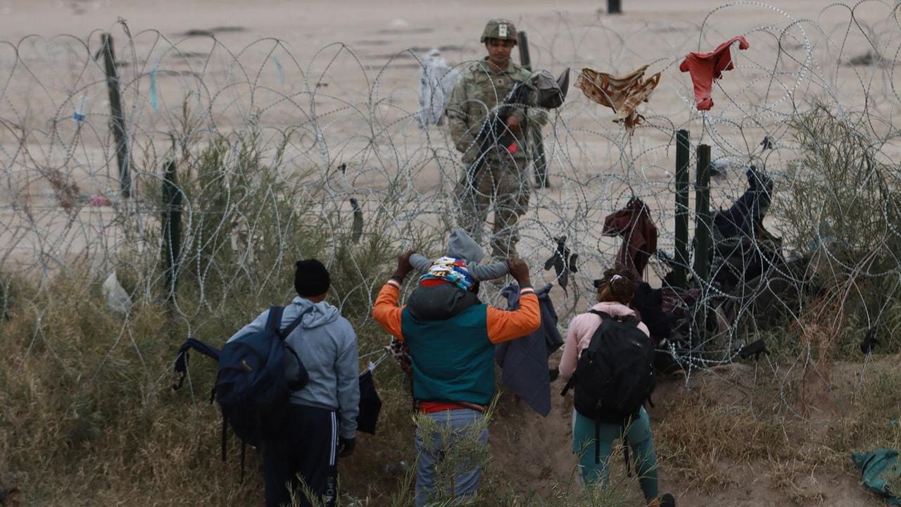 Supreme court allows for the removal of the razor wire for the time being (Credits: CBS News)