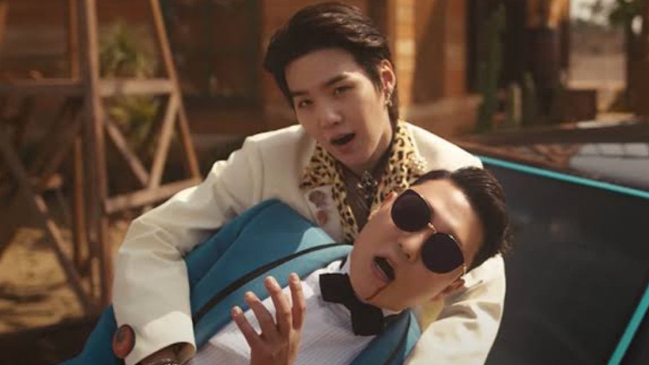 A still from That That music video, featuring Psy and Suga