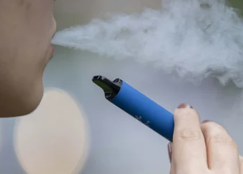 Vapes to be banned in UK to prevent children from using it (Credits: The Sun)