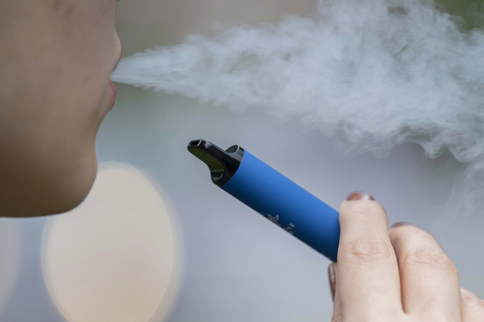 Vapes to be banned in UK to prevent children from using it (Credits: The Sun)