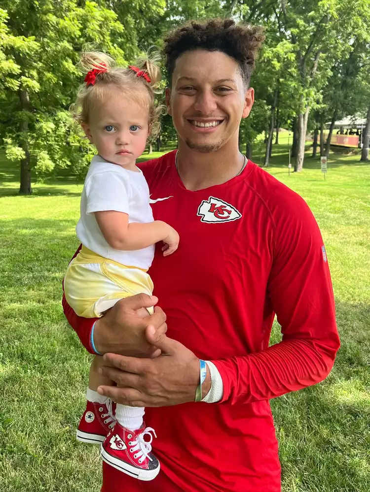 Patrick Mahomes with his daughter