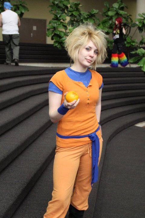Female Goku Cosplay From Dragon Ball