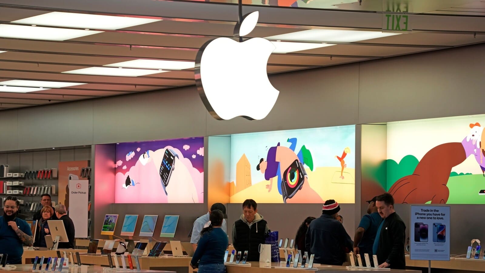 Apple faces sales setback, lags behind Amazon and Meta (Credits: HT Tech)