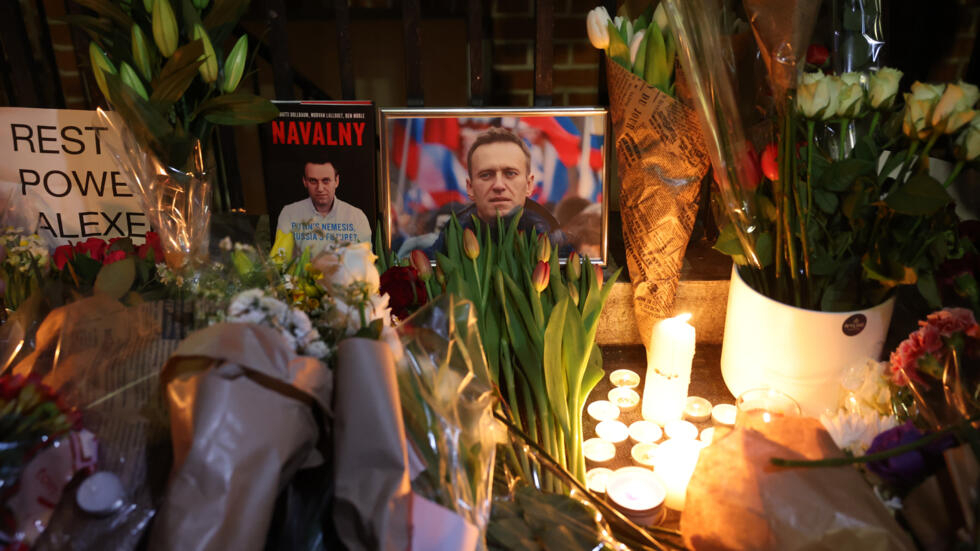 Britain imposes sanctions on six officials tied to Navalny's demise (Credits: RFI)