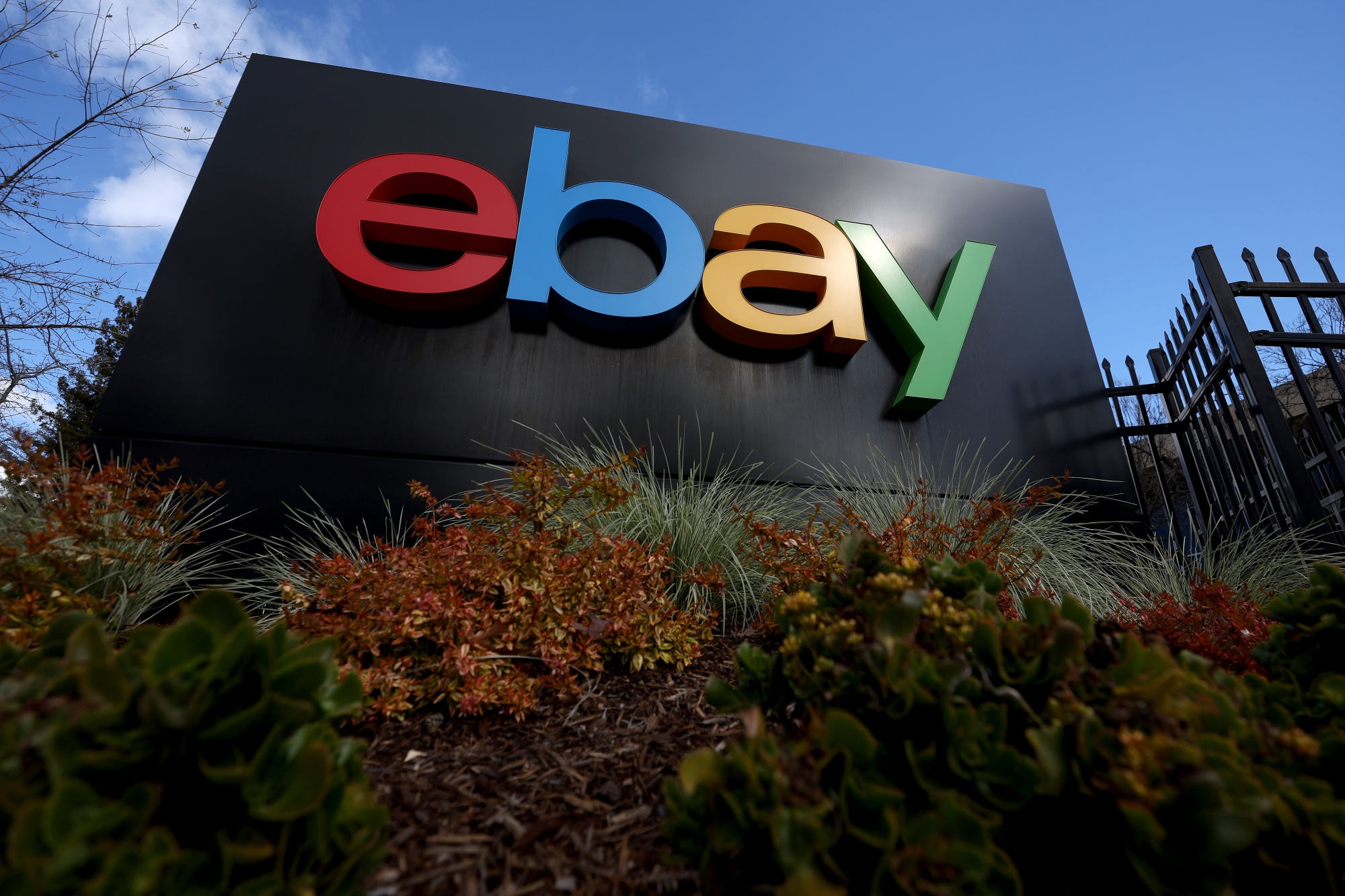 Despite challenges in UK and Germany, eBay forecasts strong Q1 performance (Credits: Bloomberg)