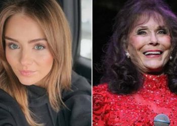 Loretta Lynn and her granddaughter, Emmy Russell (Credit: Country Now)