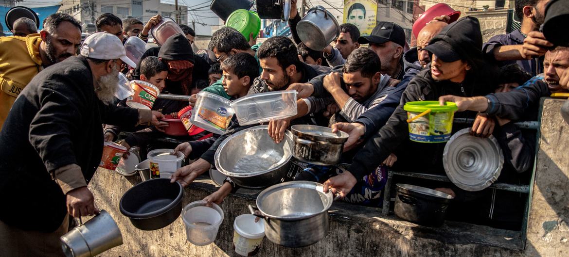 Gazan children forced to find food scraps amidst hunger crisis (Credits: UN News)