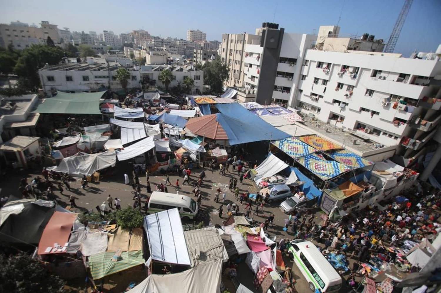 Hundreds and thousands of Palestinians forced to find homes in camps and shelters (Credits: Asharq Al Awsat)