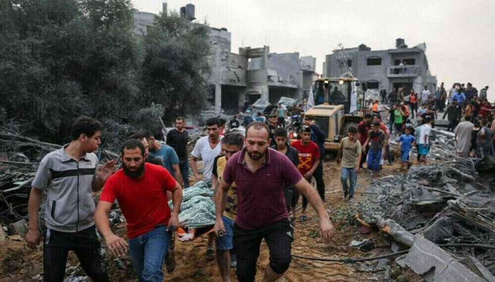 Israeli fire kills 104 Palestinians in Gaza aid distribution chaos (Credits: Business Recorder)