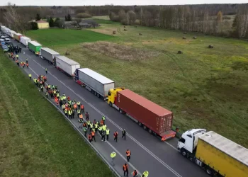 Polish drivers block way over EU agreement (Credits: Times of India)