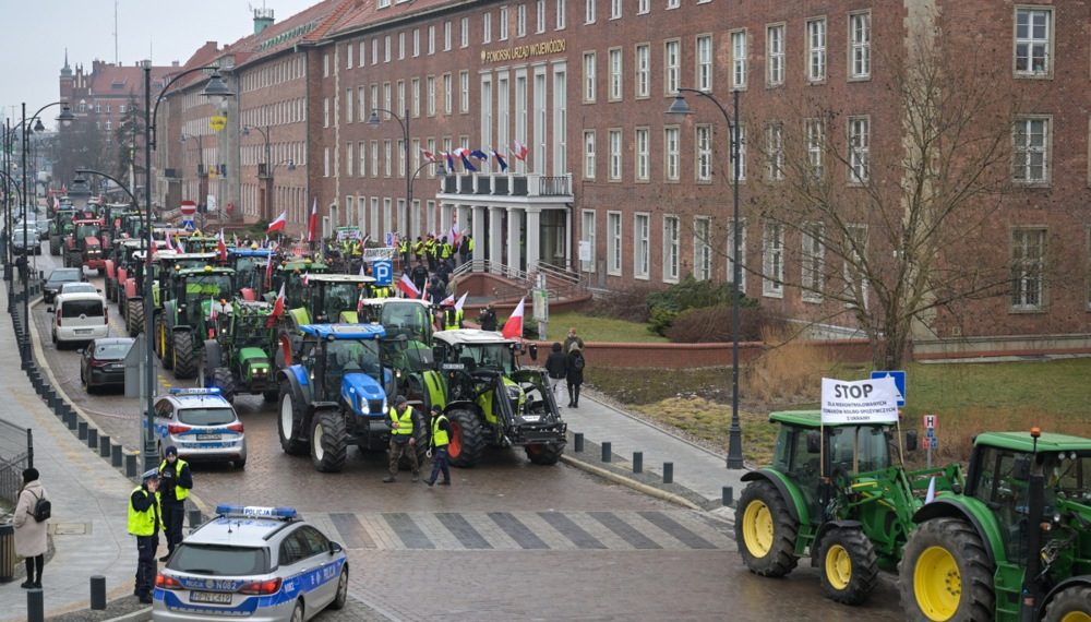 Polish farmers launch nationwide protest against food import from Ukraine (Credits: Euractiv)