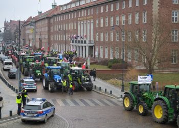 Polish farmers launch nationwide protest against food import from Ukraine (Credits: Euractiv)