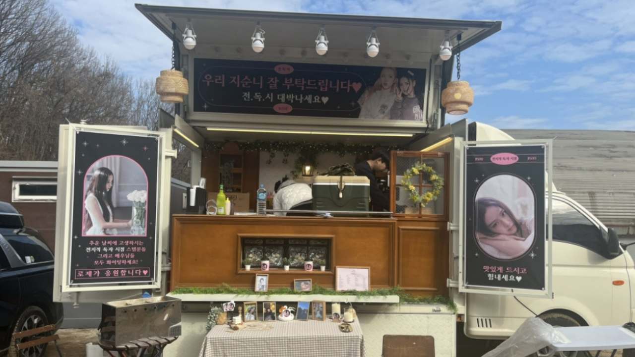 Rose’s Heartfelt Gesture: Coffee Truck Surprise For Jisoo On ‘Omniscient Reader’ Film Set