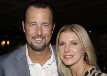 Tim Wakefield and Stacy (Credit: YouTube)