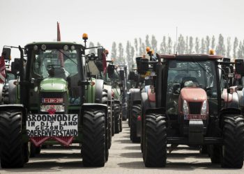 Tractors head toward Antwerp port as farmer's protest takes place in full swing (Credits: The Brussels Times)